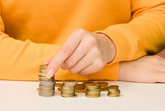 Средняя зарплата в России превысила 98 тысяч рублей, а в 15 регионах — более 100 тысяч