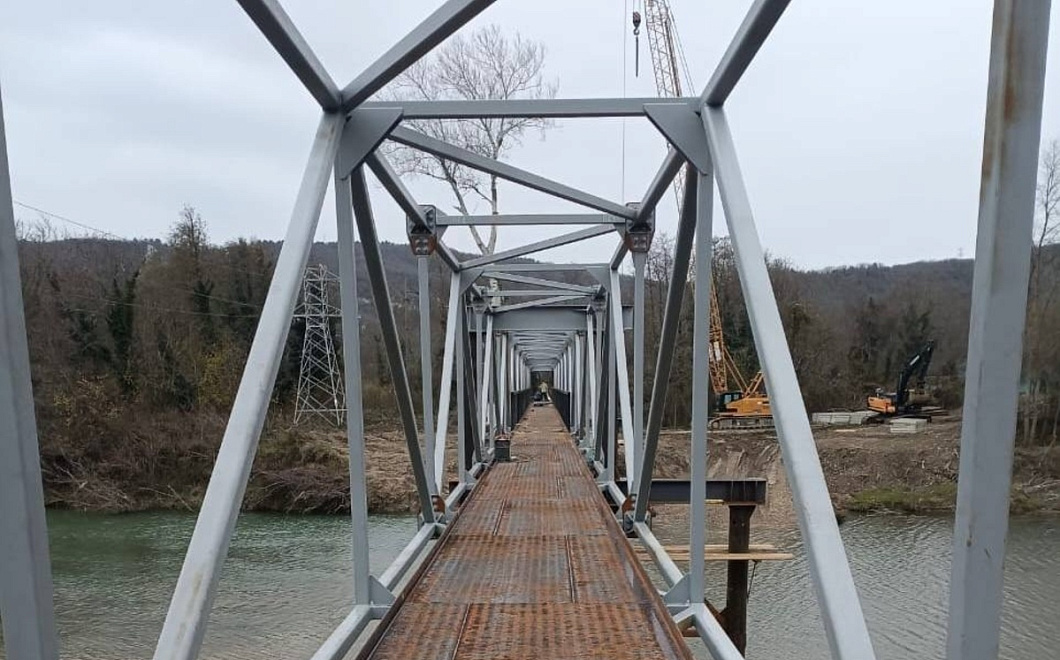 В туапсинском селе Лермонтово открыли временный пешеходный мост через Шапсухо