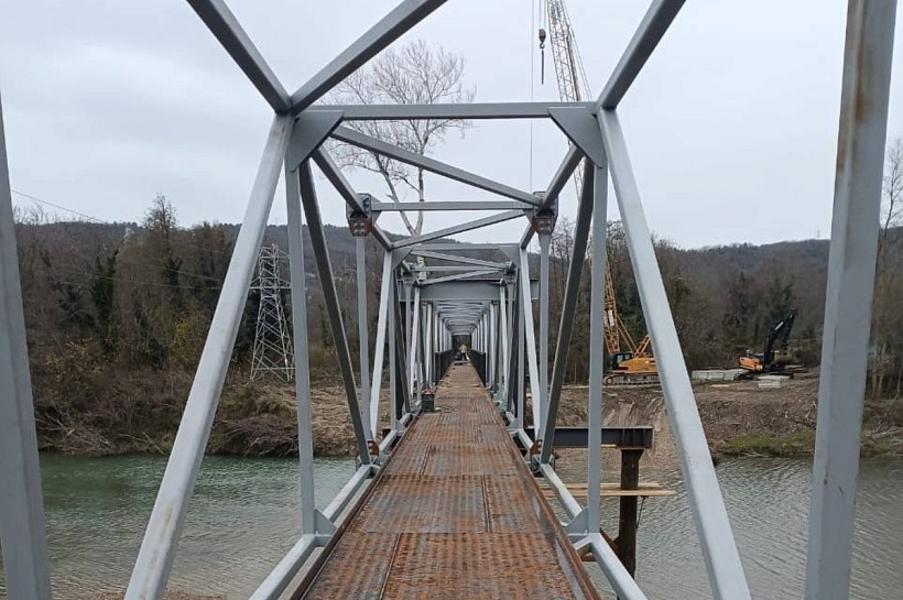 В туапсинском селе Лермонтово открыли временный пешеходный мост через Шапсухо
