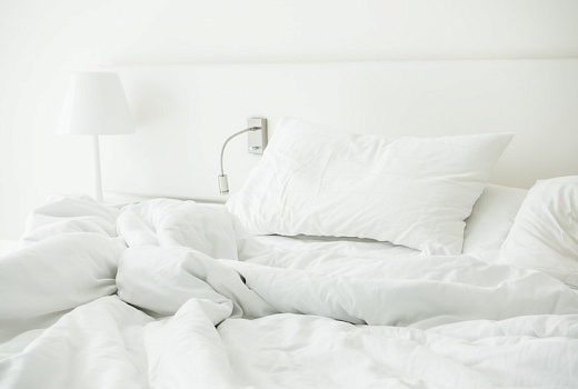 Однажды вы проснетесь не один: ученые-микробиологи рассказали, как часто нужно стирать свое постельное белье