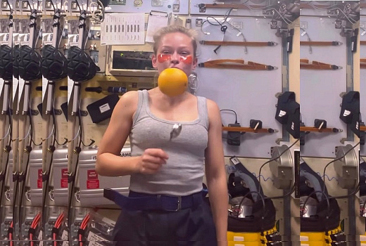 Апельсин чешется: Юля Пересильд стала выкладывать в Сеть свои эротические фото из космоса