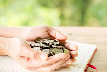 Средний чек благотворительности в России вырос до 1900 рублей: россияне стали чаще помогать детям и военным