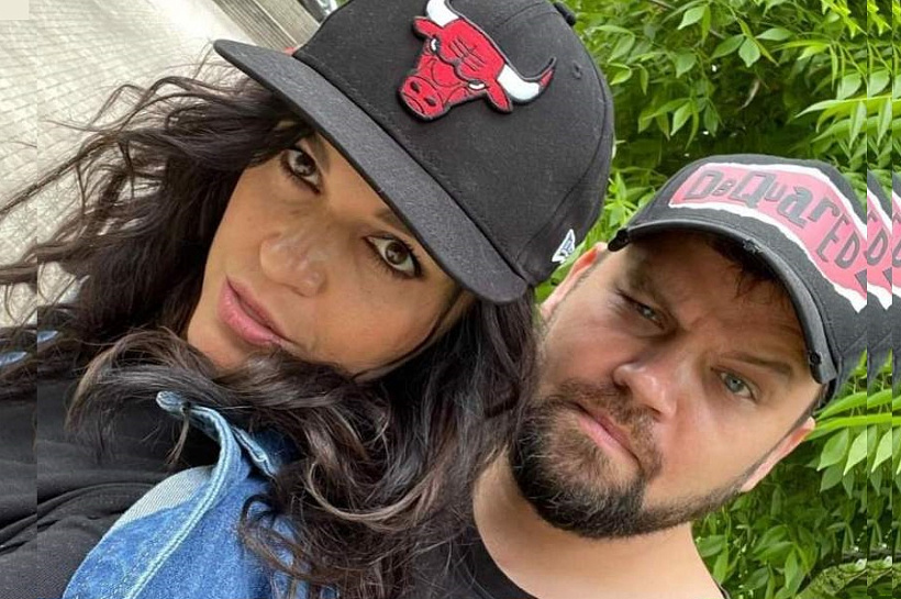 А директору – Слава: в Сети гадают, был ли секс у певицы со своим творческим руководителем