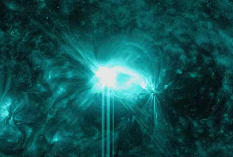  На Солнце произошла мощная вспышка X4.21: возможна сильная магнитная буря