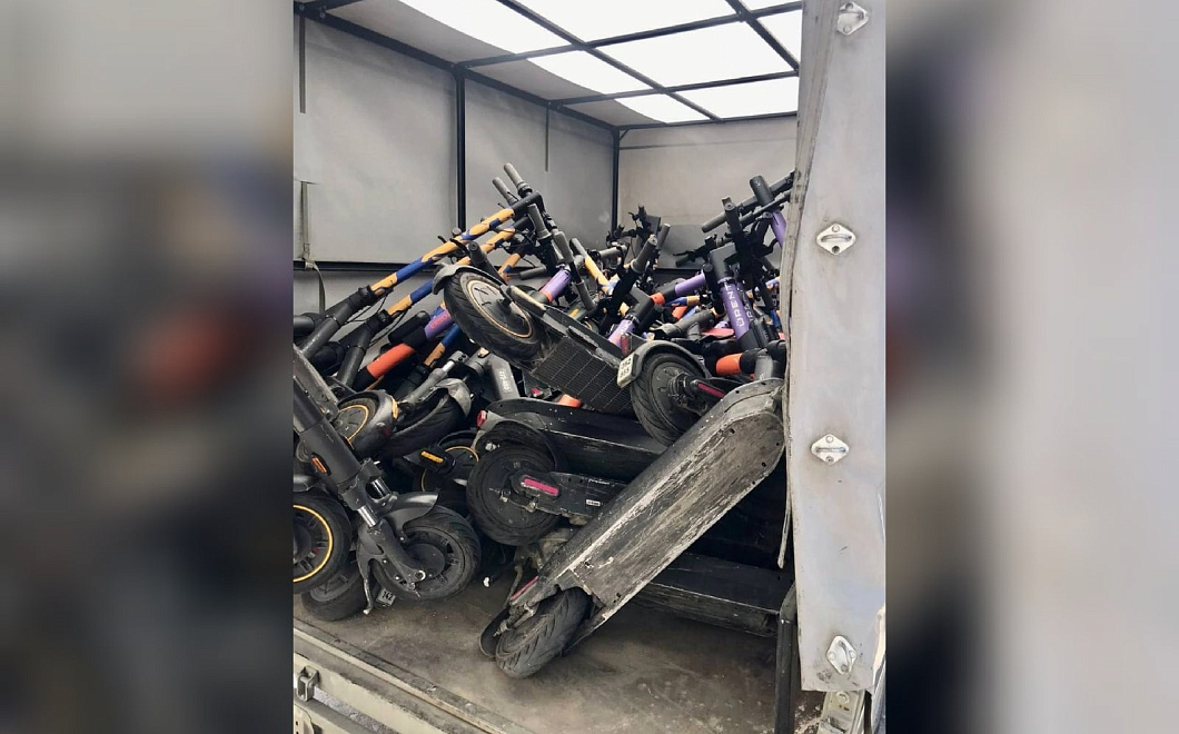 Около 700 самокатов убрали с набережной Геленджика с начала лета