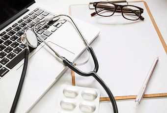 От слабости до сыпи: врач рассказала о симптомах и путях передачи оспы обезьян