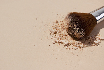 Тайны косметической пудры: какой риск несет ее использование 