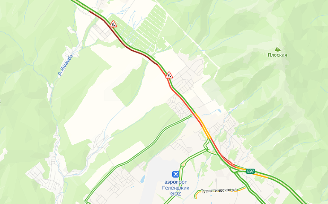 Ни дня без пробки: масштабный затор растянулся на трассе при въезде в Геленджик
