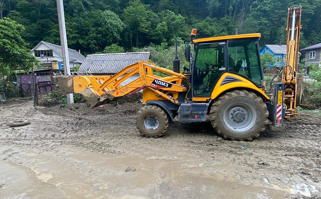 Более 80 домов пострадали в Сочи во время разгула стихии