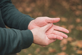 Опасная привычка: не стоит хрустеть пальцами лишний раз