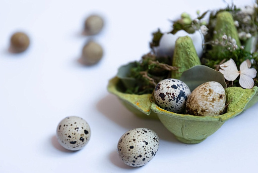 Как разбить яйцо и оставить желток целым