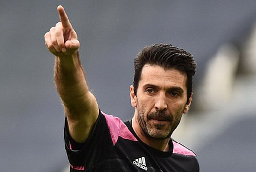 Буффон завершил карьеру