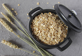 Вернет лицу молодость: 3 способа сделать омолаживающие маски из овсянки