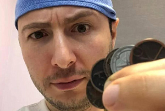 Нумизмат в белом халате: эндоскопист собрал коллекцию проглоченных детьми сувенирных монет