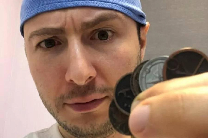 Нумизмат в белом халате: эндоскопист собрал коллекцию проглоченных детьми сувенирных монет