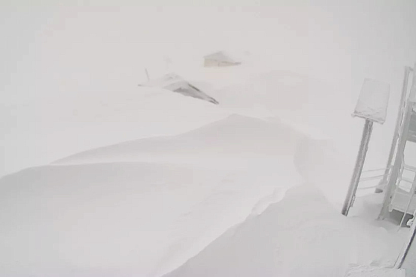 Двухметровые сугробы и до 215 см снега: горы Сочи завалило в канун Нового года