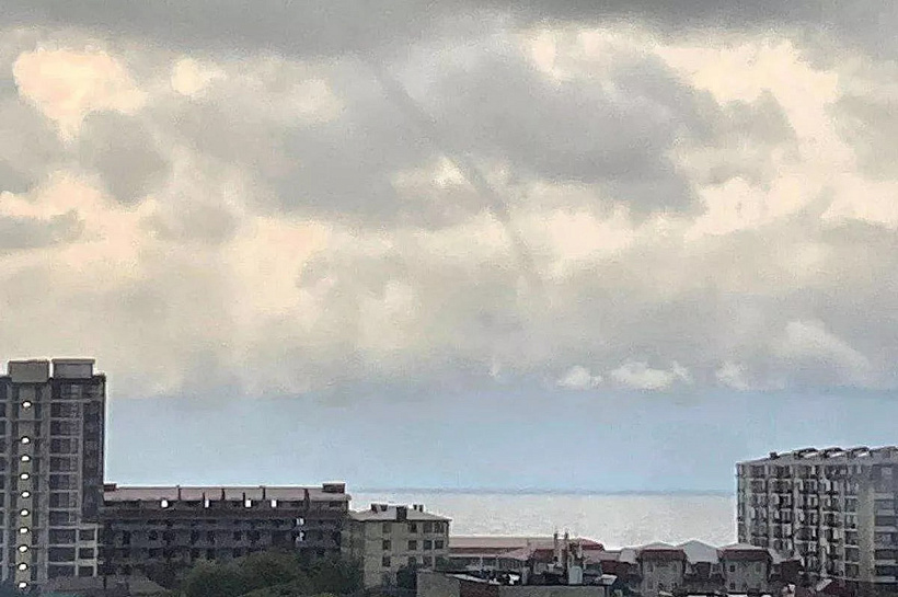 Смерч над Черным морем у берегов Анапы сняли на видео