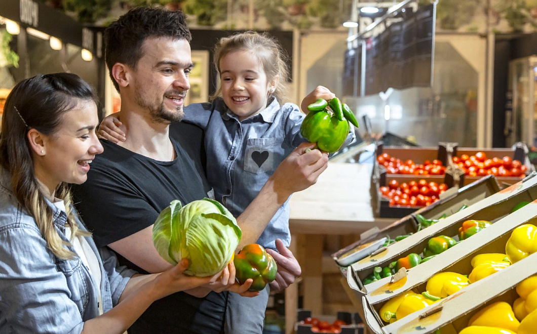 Как расшифровать наклейки на фруктах и овощах: 3 факта, которые нужно знать