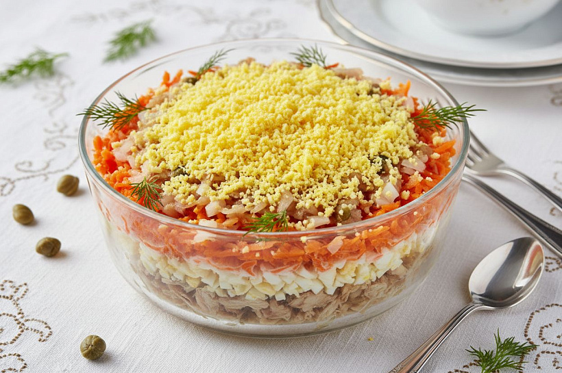 Салат Мимоза: классический рецепт с яйцами, рыбой и овощами