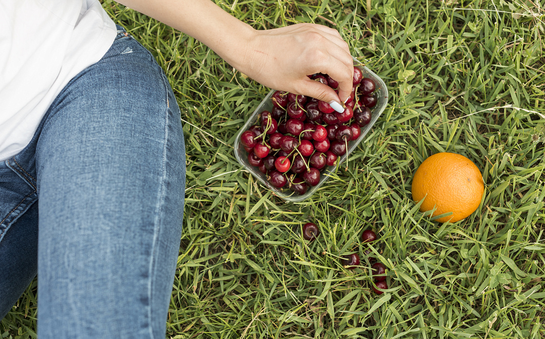 Ягоды без сюрпризов: надёжные способы очистки от насекомых 