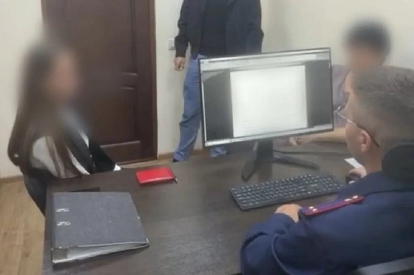 Пьяная женщина изрезала ножом незнакомку во дворе многоквартирного дома в Сочи