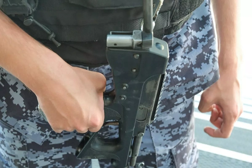 Сбежавшего из психбольницы в Сочи полуголого мужчину поймали росгвардейцы