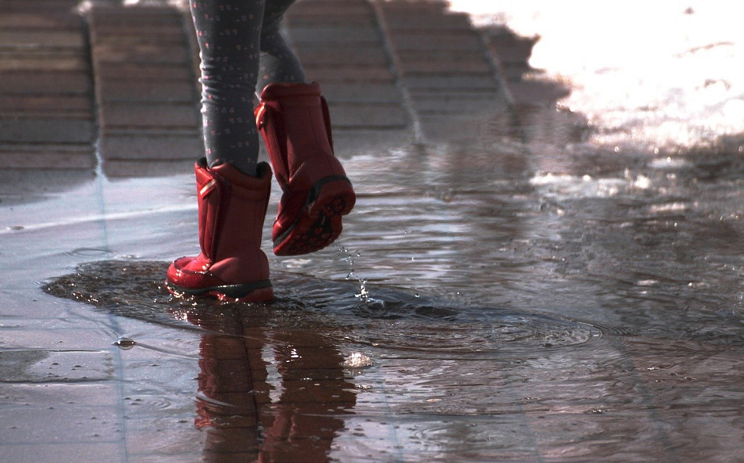 Оказывается, брызги на одежде при ходьбе могут сигнализировать о будущих болезнях ног