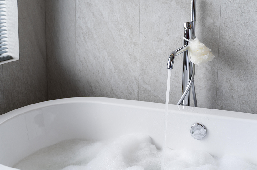 Понизить градус: чем может быть опасен горячий душ