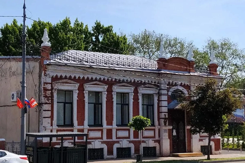 Кровлю старинного здания отреставрировали в Краснодаре