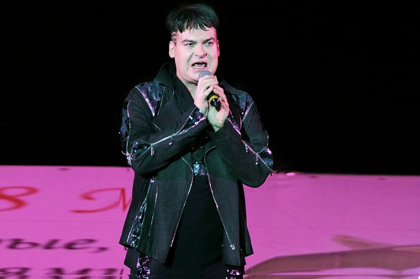 Певец Юлиан заглянул в рот блогерам и решил, что петь с ними противно