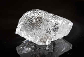 Редкий алмаз весом 340 карат добыли на месторождении имени Гриба
