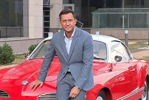 Почти 10 лет актер Прилучный живет в квартире жены, с которой давно развелся