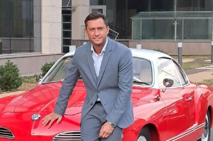 Почти 10 лет актер Прилучный живет в квартире жены, с которой давно развелся