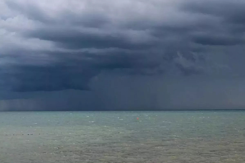 Штормовое предупреждение объявлено в Сочи 18-19 сентября из-за ливней