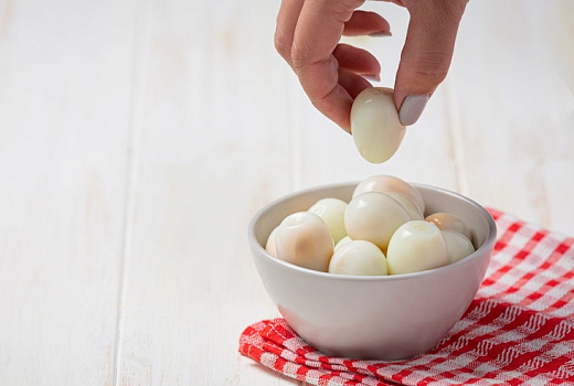 Зачем кидать спички в воду, где варятся яйца