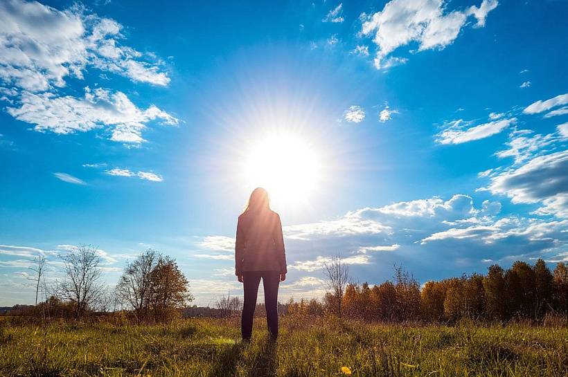 На Солнце произошло 17 мощных вспышек за сутки: влияние на Землю ожидается
