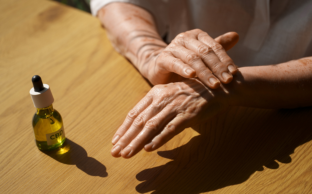 Никаких заусенцев: эти советы помогут в уходе за кутикулой