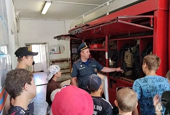 Школьники из Новокубанска побывали в пожарно-спасательной части