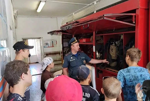 Школьники из Новокубанска побывали в пожарно-спасательной части