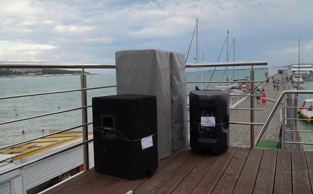 В центре Геленджика избавились от раздражающей «кричащей» рекламы