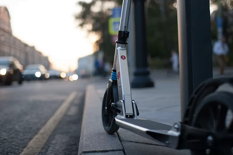 В России хотят запретить детям до 18 лет управлять электросамокатами