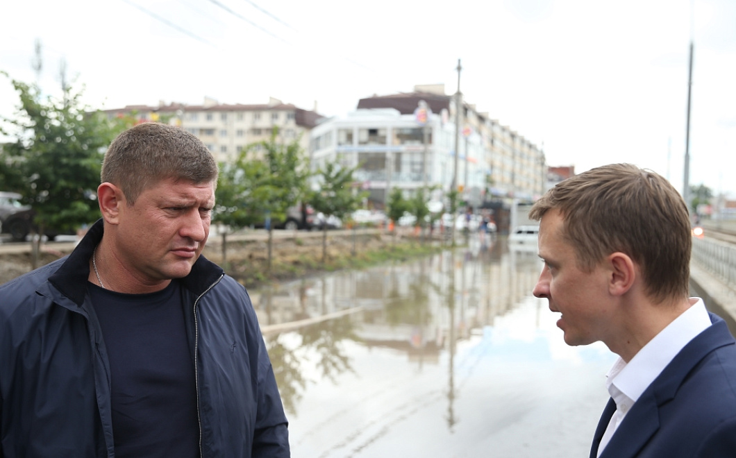 Убрать до конца дня: мэр Краснодара поручил откачать воду с дорог и сделать все улицы проезжими
