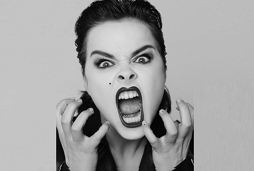 Голос в попе: юмористка Наталья Медведева попала в топ популярных, но сомнительных талантов 