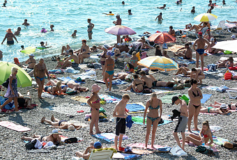 На пляжах Сочи разрешили купание, но с ограничениями