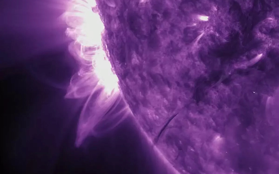 На Солнце выходит новая «королева»: активная область сменит рекордсменку 4366