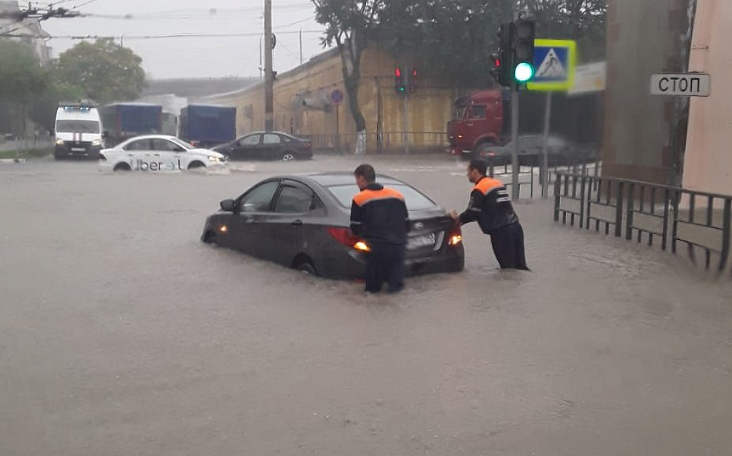 Новороссийск подтопило после сильного ливня