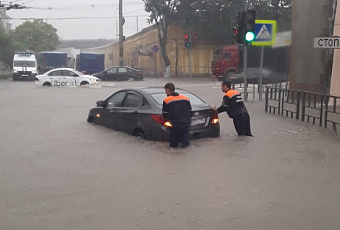 Новороссийск подтопило после сильного ливня