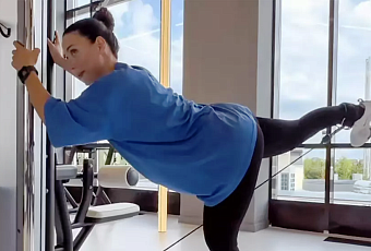 Актриса Зепюр Брутян показала, как благодаря растяжкам избавилась после родов от 14 кг лишнего веса