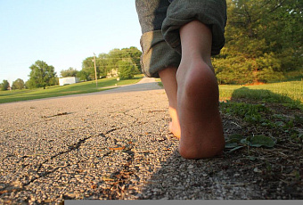 В ногах правда есть: почему ходьба босиком продлевает молодость