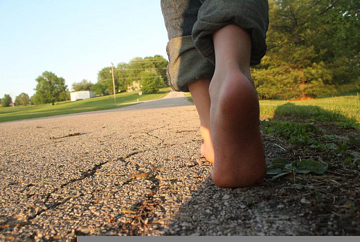 В ногах правда есть: почему ходьба босиком продлевает молодость
